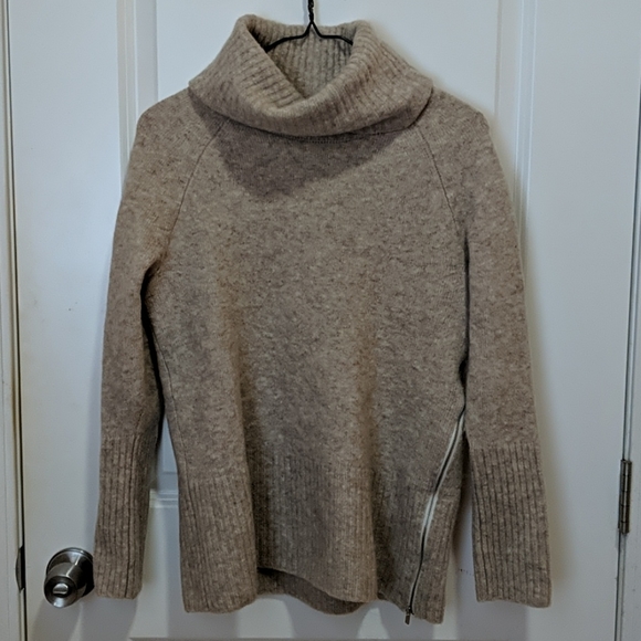 Banana Republic Wool Sweater - Picture 1 of 6